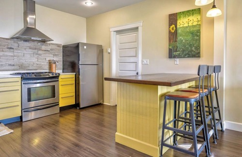 Vernon House | Gala House with views overlooking lakes and Vernon in North Okanagan