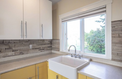 Vernon House | Gala House with views overlooking lakes and Vernon in North Okanagan