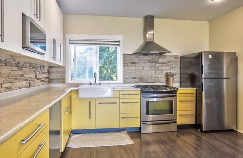 Vernon House | Gala House with views overlooking lakes and Vernon in North Okanagan