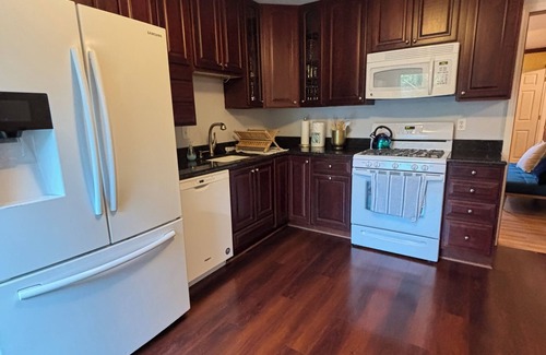 Aurora House | Galactic Oasis Wonderful 5 bedroom theme home, Wi-Fi, king beds and smart tvs
