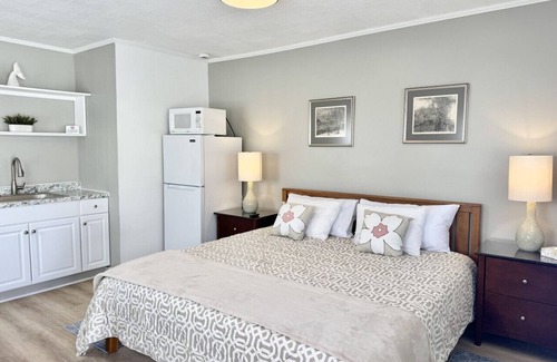 Hulls Cove Hotel | Gallagher's Travels Room 15 (King Suite)