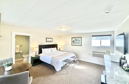 Hulls Cove Hotel | Gallaghers Travels Room 12-A (King)