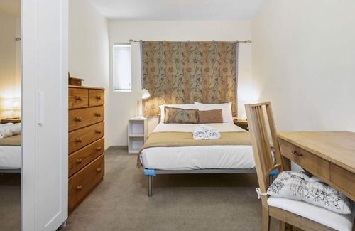 Kensington Apartment | Gallop to Your Getaway!
