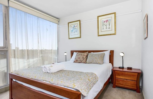Kensington Apartment | Gallop to Your Getaway!