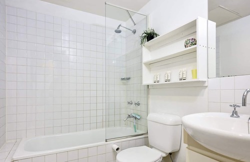 Kensington Apartment | Gallop to Your Getaway!