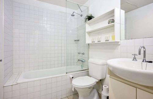 Kensington Apartment | Gallop to Your Getaway!