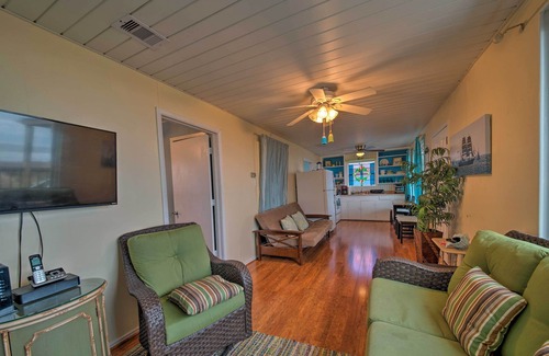 Gulf Palms House | Galveston Beach House w/Private Deck & Gulf Views