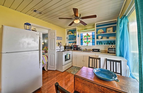 Gulf Palms House | Galveston Beach House w/Private Deck & Gulf Views