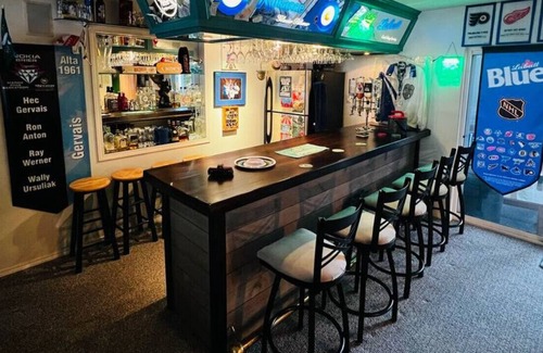 Nelson House | Game Cave with Hot Tub