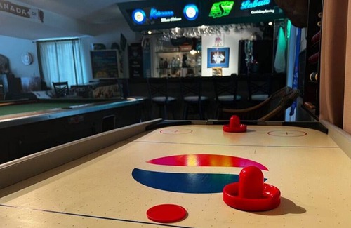 Nelson House | Game Cave with Hot Tub
