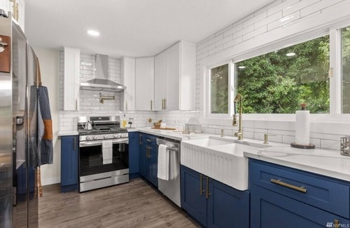 Centralia House | Game-Day Getaway! Modern Home near Downtown, Schools and Stadiums