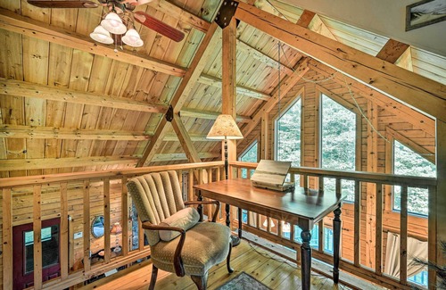 West Dover Cabin | Game Room & Hot Tub: Pet-Friendly Mount Snow Gem