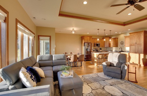 Lake Park House | Game Room + Views: Family Retreat on Silver Lake