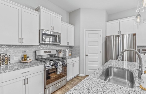 Gunter Afs House | GameDay Fun ' Grill ' 1GB Wi-Fi ' Arcade ' Parking ' Towel Warmer ' 2 Car Garage