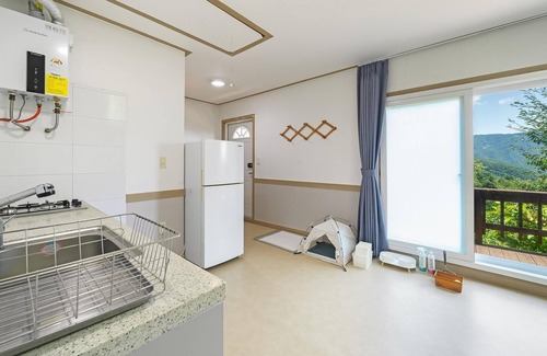 Deokhyeon House | Gapyeong sky pet Family Dogchae Pension