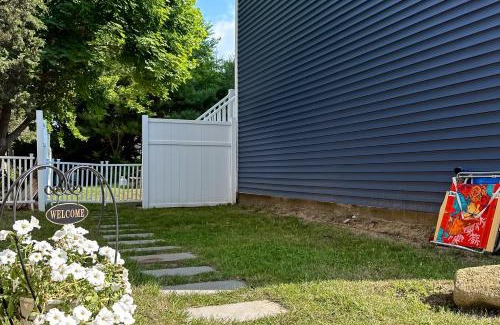 Oak Bluffs Apartment | Garage Suite
