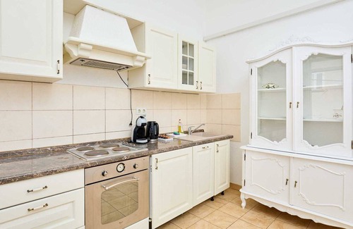 Montovjerna Apartment | Garden Antique with Bubble Spa