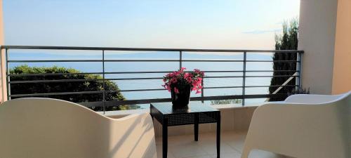 Diasella Apartment | GARDEN APARTMENT 1 VERGA