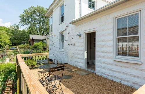 Martha Jefferson Apartment | Garden Apt |Lux Extended Stay in Downtown Belmont