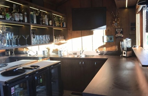 Oneroa House | Garden Bar, Home Theatre, Spa pool, 4WD Vehicle