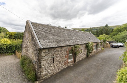 Gargunnock Cottage | Garden Cottage - a cottage that sleeps 6 guests in 3 bedrooms