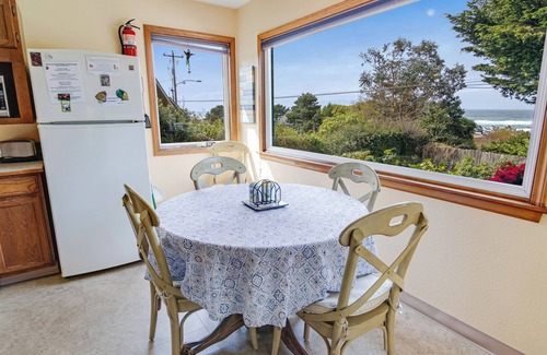 Yachats House | Garden Cottage (By the Sea)