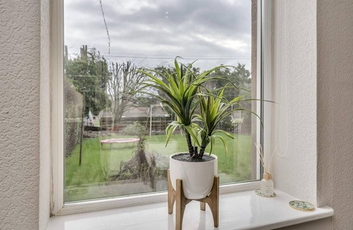 Alexandria Apartment | Garden Flat - Stylish - Modern Flat - Near Balloch