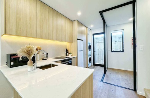 Grey Lynn Condo | Garden Gem 2 BDR+1 Study Townhouse Near Ponsonby