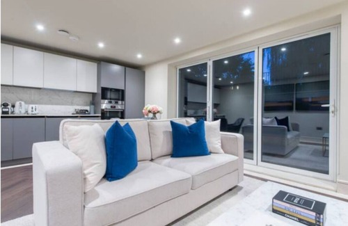 Redbridge Apartment | Garden Haven: Luxe 1BR 1BA Chigwell Retreat