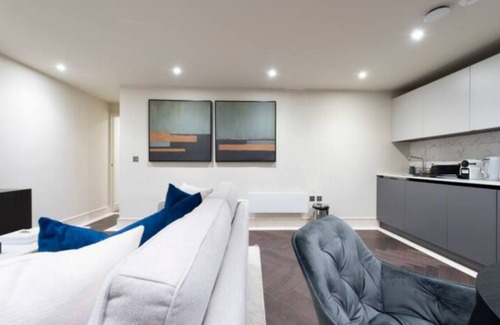 Redbridge Apartment | Garden Haven: Luxe 1BR 1BA Chigwell Retreat