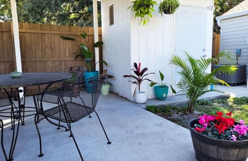 South Bradenton Apartment | Garden House: Relaxing vibes & three miles to IMG