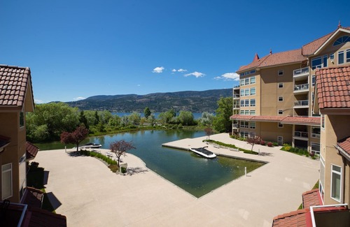Central Okanagan Condo | Garden level getaway at Discovery Bay
