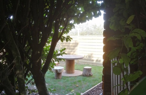 Chatuzange-le-Goubet Apartment | Garden shed