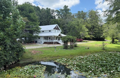 Blairsville Apartment | Garden Suite at Misty Mountain Inn