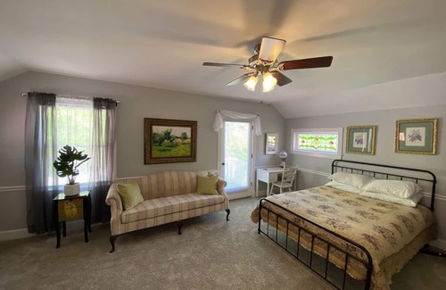 Blairsville Apartment | Garden Suite at Misty Mountain Inn
