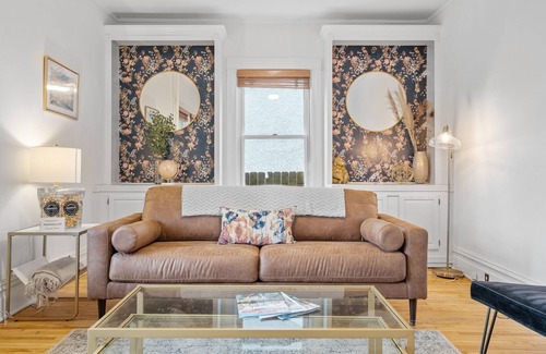 Whittier House | Garden Suite - Eat Street Suites