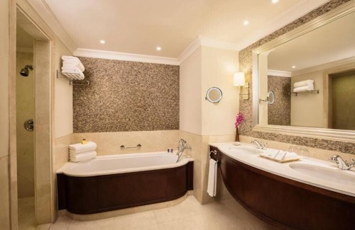 Jebel Ali Hotel | Garden View Junior Suite By Luxury Bookings