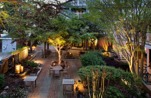 South Rehoboth Apartment | Garden-View King Room | Spacious Sitting Area