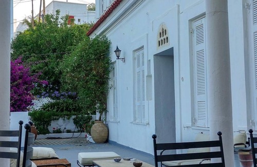 Andros Town House | Garden Villa in Lamyra