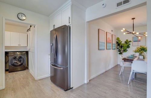 El Camino Village House | Gardena's Charming Family Retreat Getaway