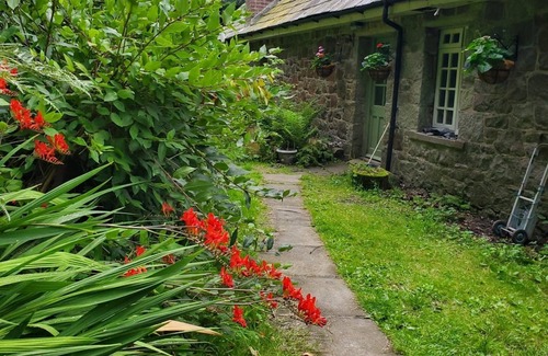 Sandyhills Cottage | Gardeners Cottage - a cottage that sleeps 8 guests in 4 bedrooms