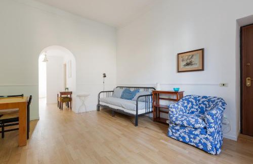 Zona Farini Apartment | Garibaldi & Isola District Functional Apartment