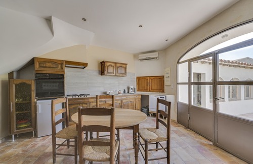 Boulbon House | Garrigue - Maison avec jardin proche Avignon