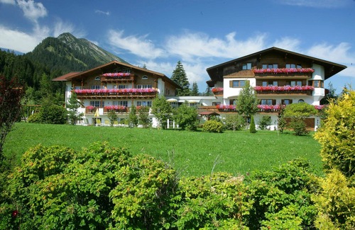 Tannheim Bed & Breakfast | Garten Suite - Landhaus Sammer
