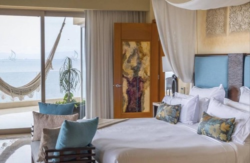 Ex Hacienda El Pitillal Resort | Garza Blanca 5 Diamond Resort: Stunning 3 Bedroom Beach Lockoff