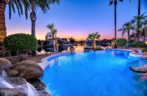 Val Vista Lakes House | GATED1Story LUX Val Vista Lakefront:Salt Pool,Boat,Spa,Kayaks,Paddleboards,Bikes