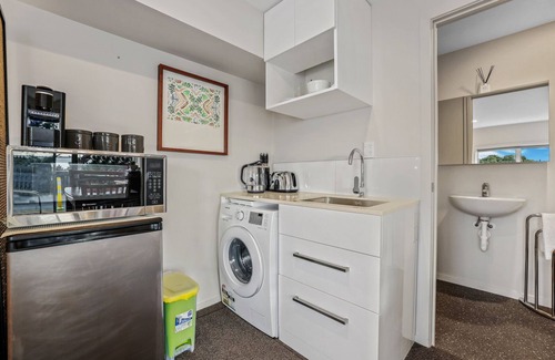 Mount Pleasant House | Gatehouse on the Bay - Christchurch Holiday Unit