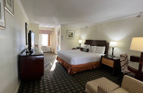 Bedford House | Gateway for weekend and enjoy our pool