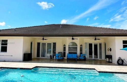 Homestead House | Gateway to Paradise - Miami and the Florida Keys & Key WestnIn a luxury home
