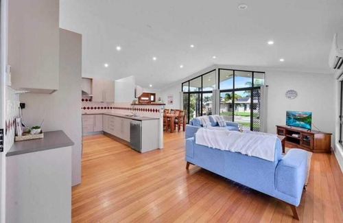 Agnes Water House | Gathering of 8 Pet Friendly Holiday House